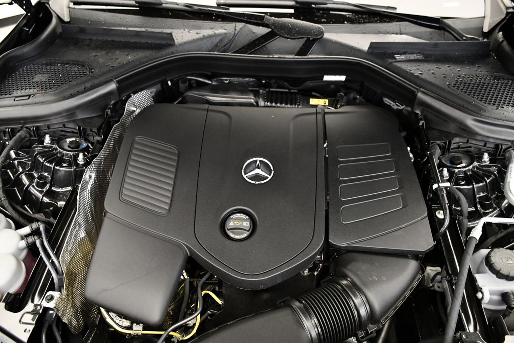 2025 Mercedes-Benz GLC 300 11