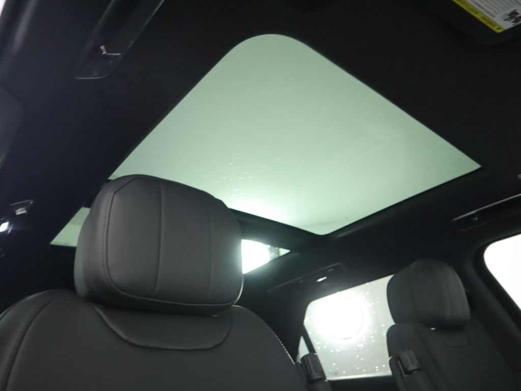 Thumbnail: 2025 Land Rover Range Rover Sport - 20