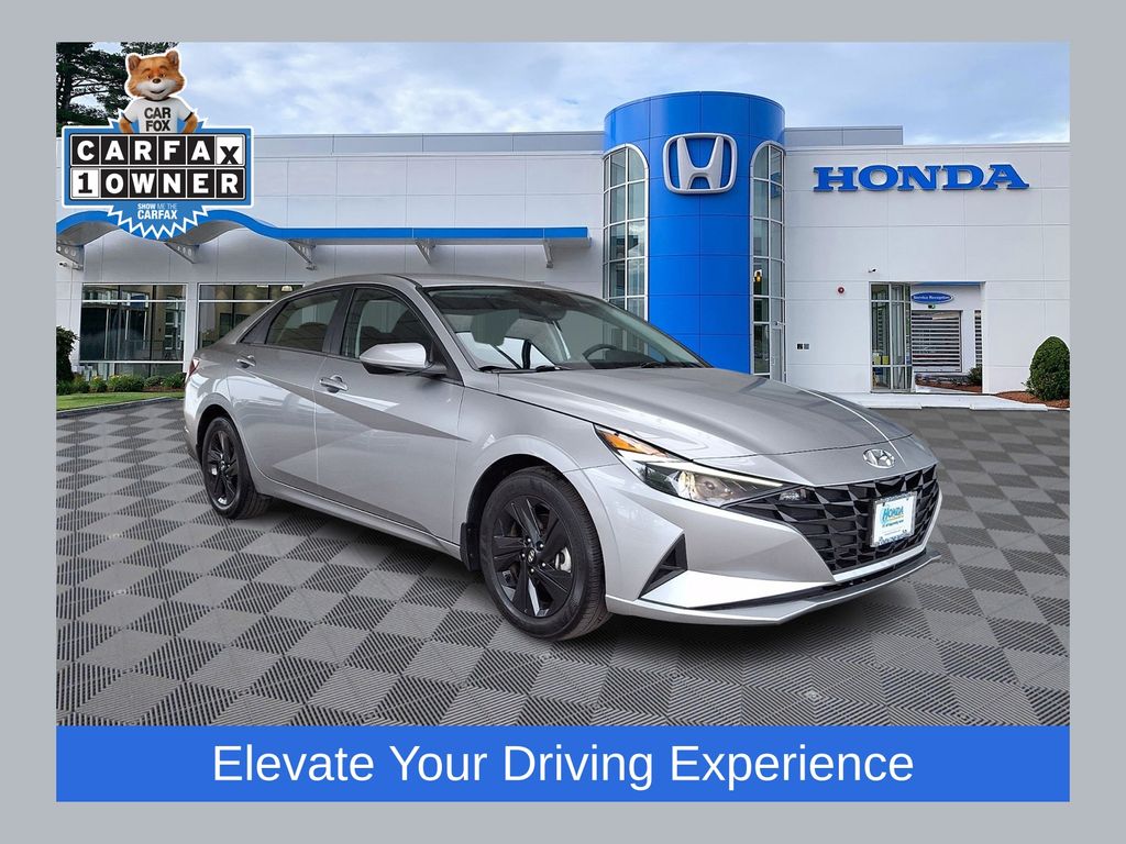 Shimmering Silver Pearl 2023 Hyundai Elantra Sedan Front-Wheel Drive Continuously Variable Transmission
