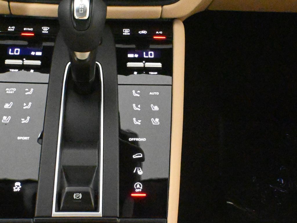 Thumbnail: 2025 Porsche Macan - 28
