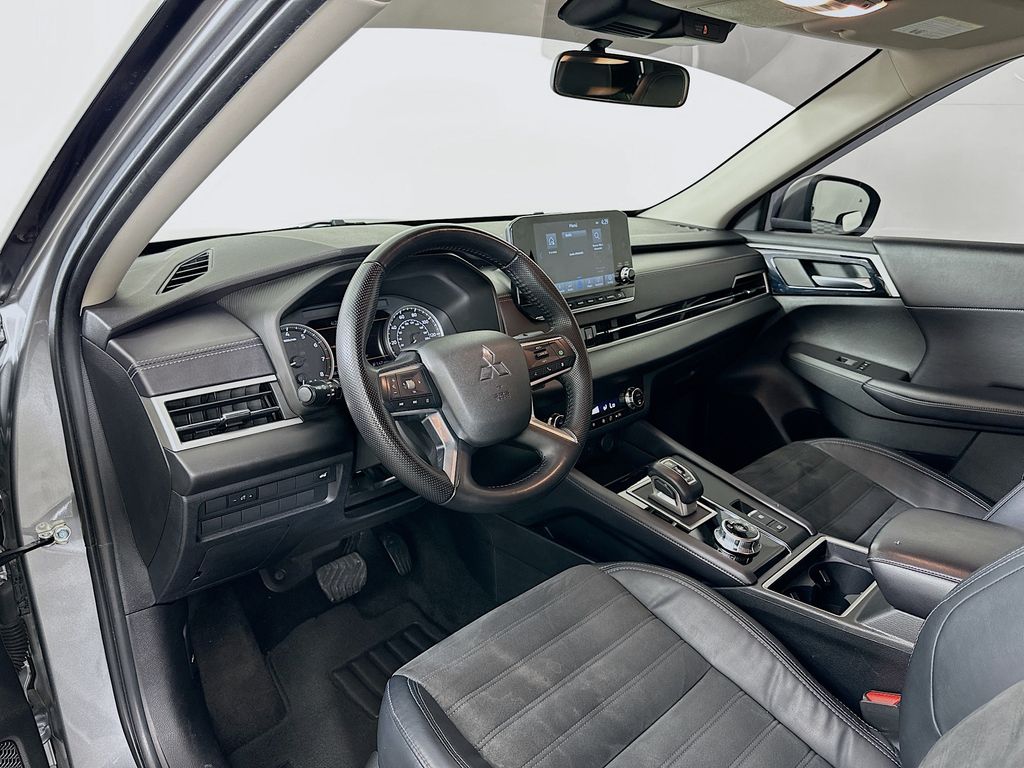 Thumbnail: 2022 Mitsubishi Outlander - 9