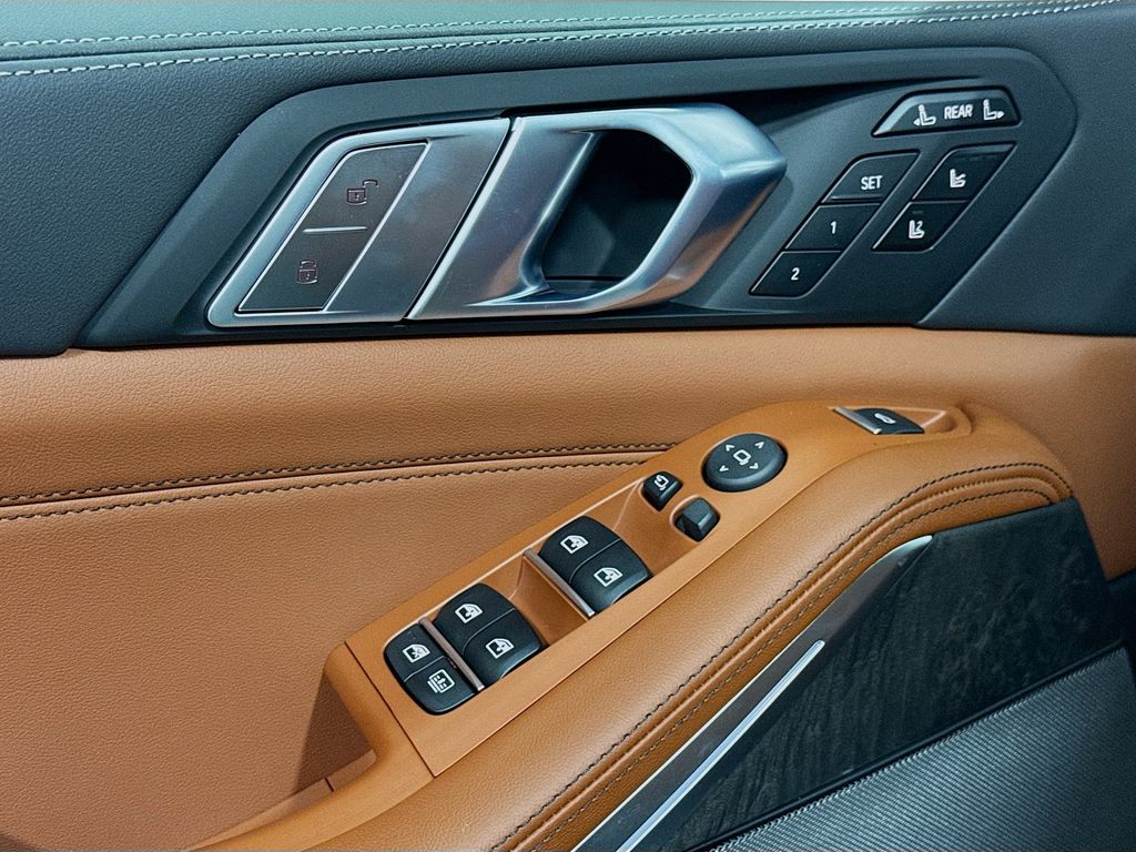 Thumbnail: 2026 BMW X7 - 3