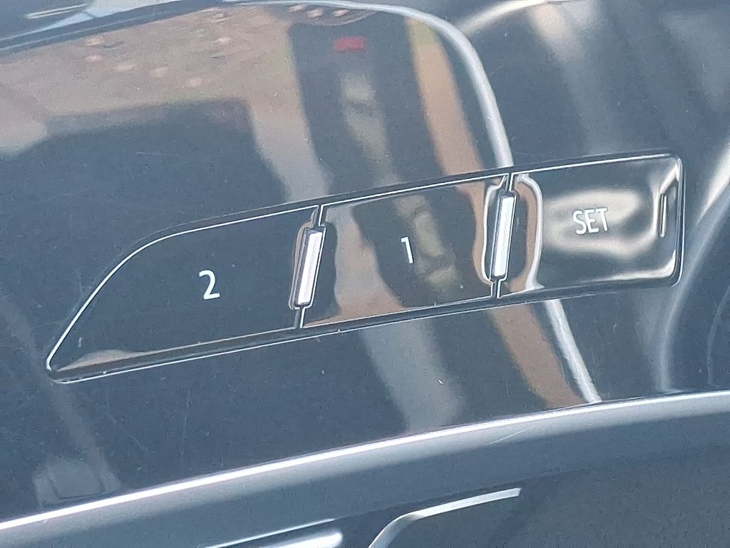 Thumbnail: 2023 Audi S8 - 28
