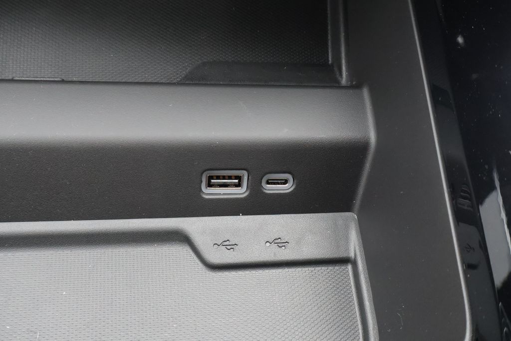 Thumbnail: 2026 Chevrolet Suburban - 28