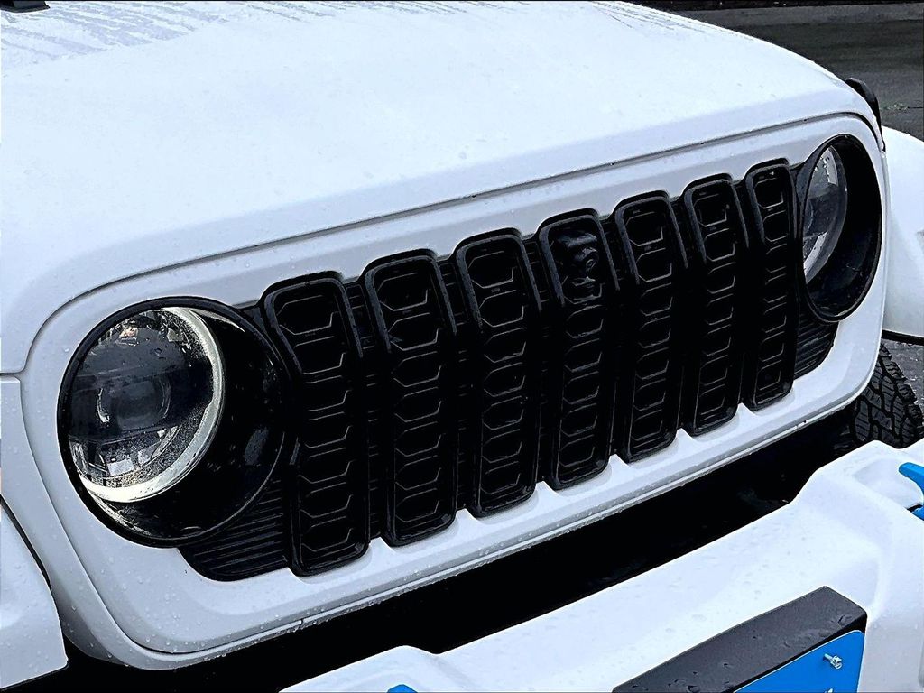 2024 Jeep Wrangler — photo 32