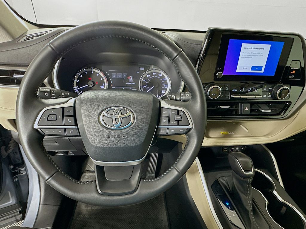 Thumbnail: 2023 Toyota Highlander - 11