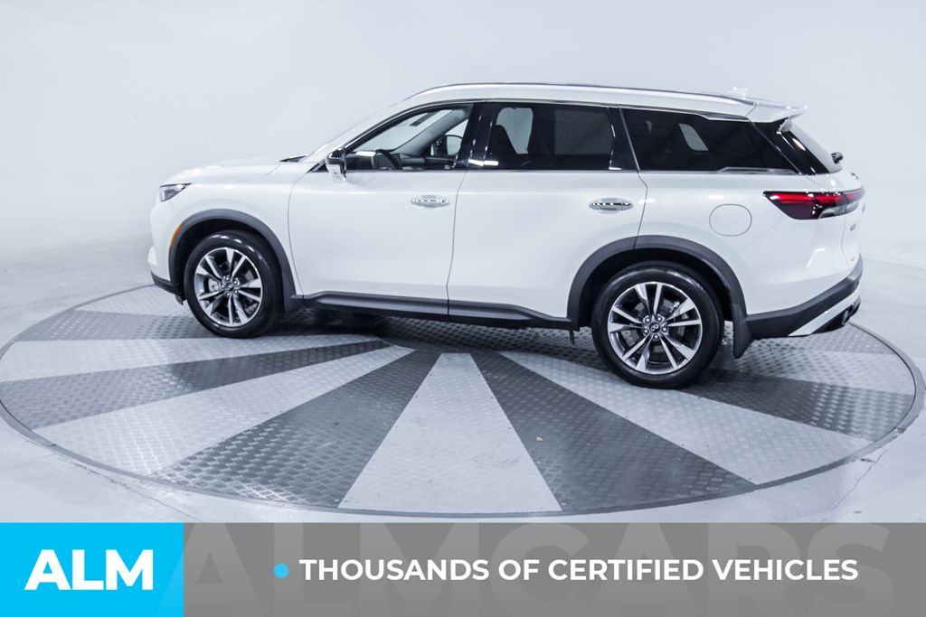 Used 2024 White INFINITI LUXE image 4