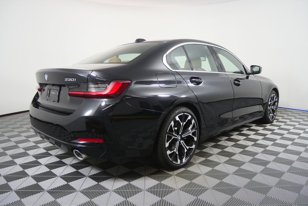 Thumbnail: 2025 BMW 3 Series - 3