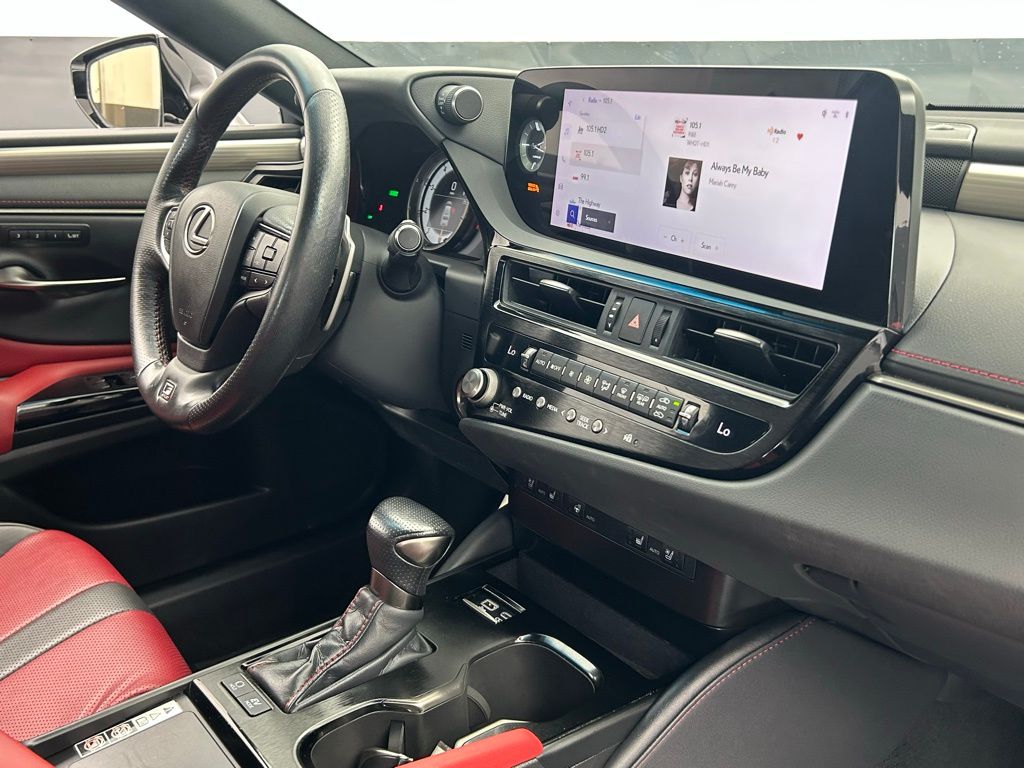 Used 2023 White Lexus 300h image 27