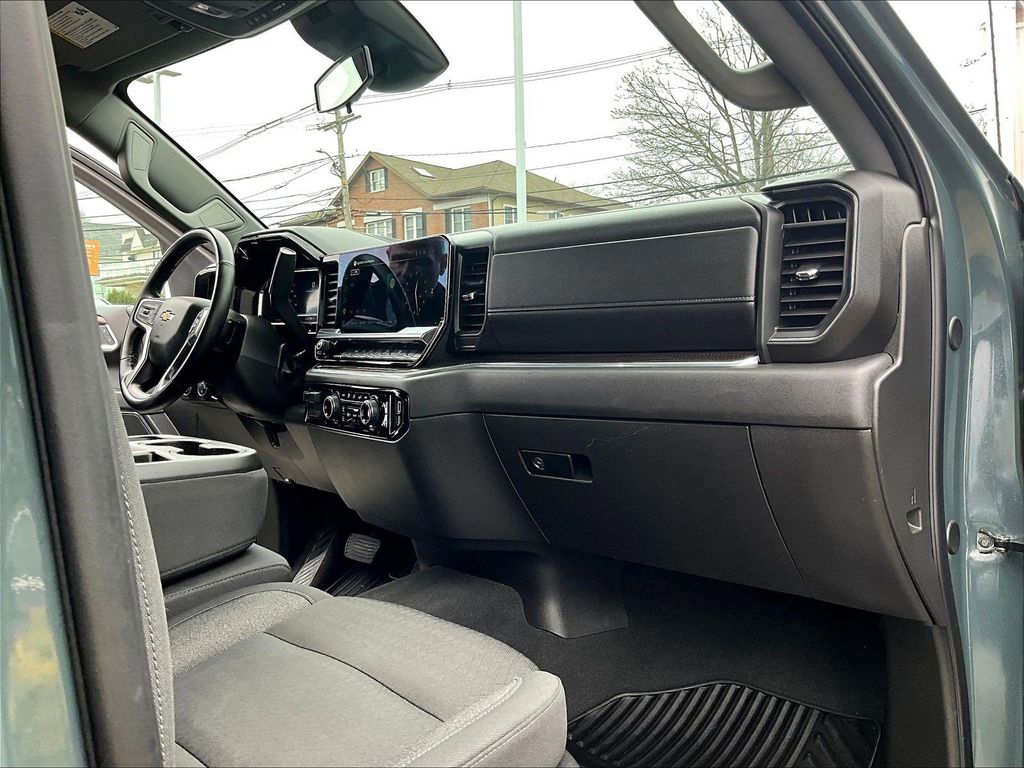 2025 Chevrolet Silverado 1500 — photo 14
