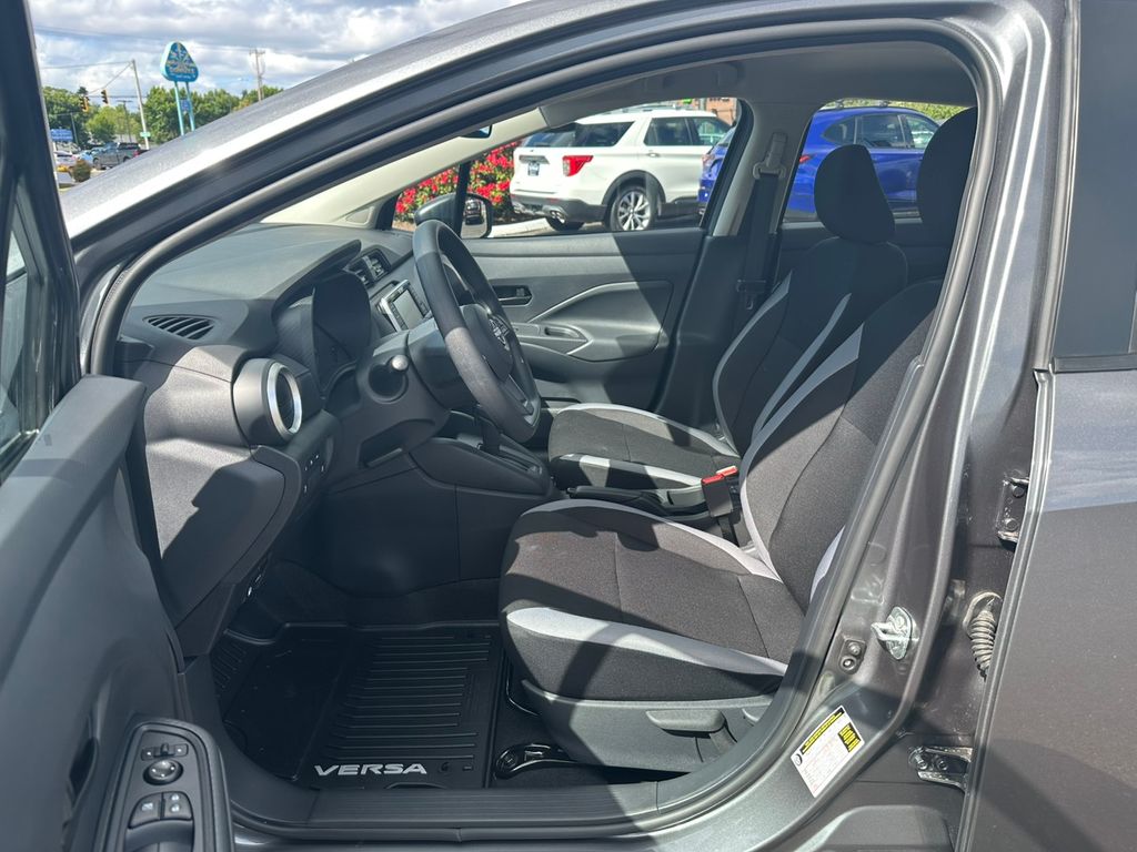 2025 Nissan Versa 1.6 S