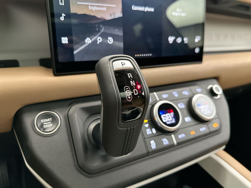 2025 Land Rover Defender 110 11