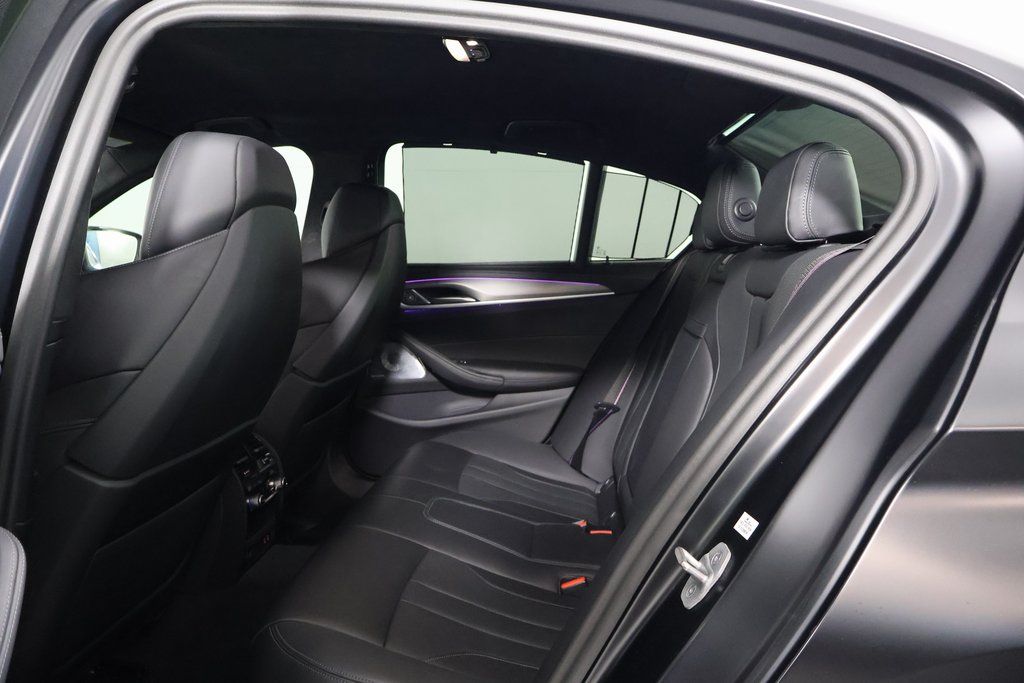 Thumbnail: 2023 BMW M5 - 11