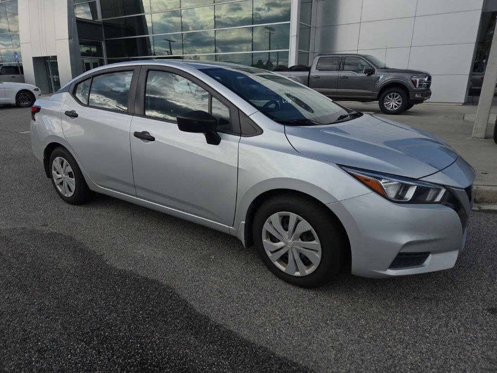 Brilliant Silver Metallic 2021 Nissan Versa Sedan Front-Wheel Drive Continuously Variable Transmission