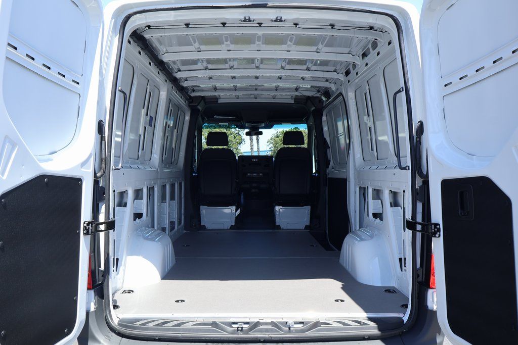Thumbnail: 2025 Mercedes-Benz Sprinter - 8