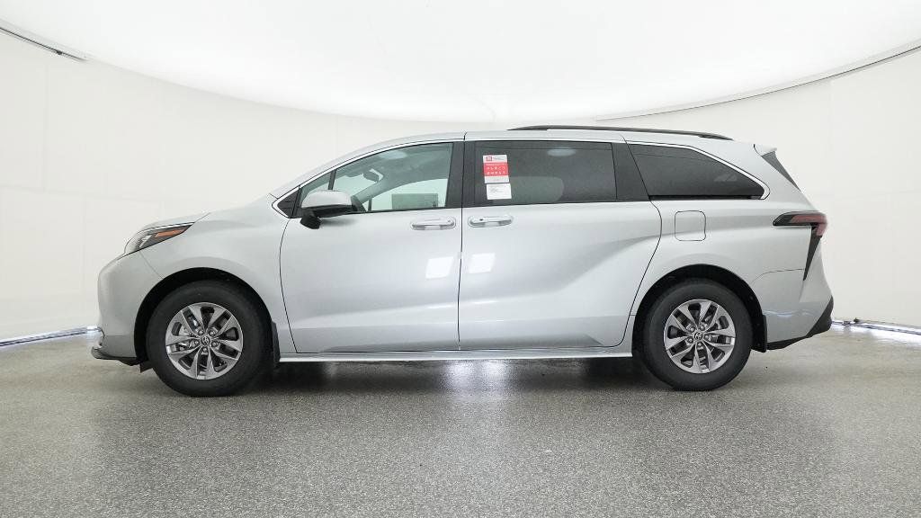 Thumbnail: 2025 Toyota Sienna - 21
