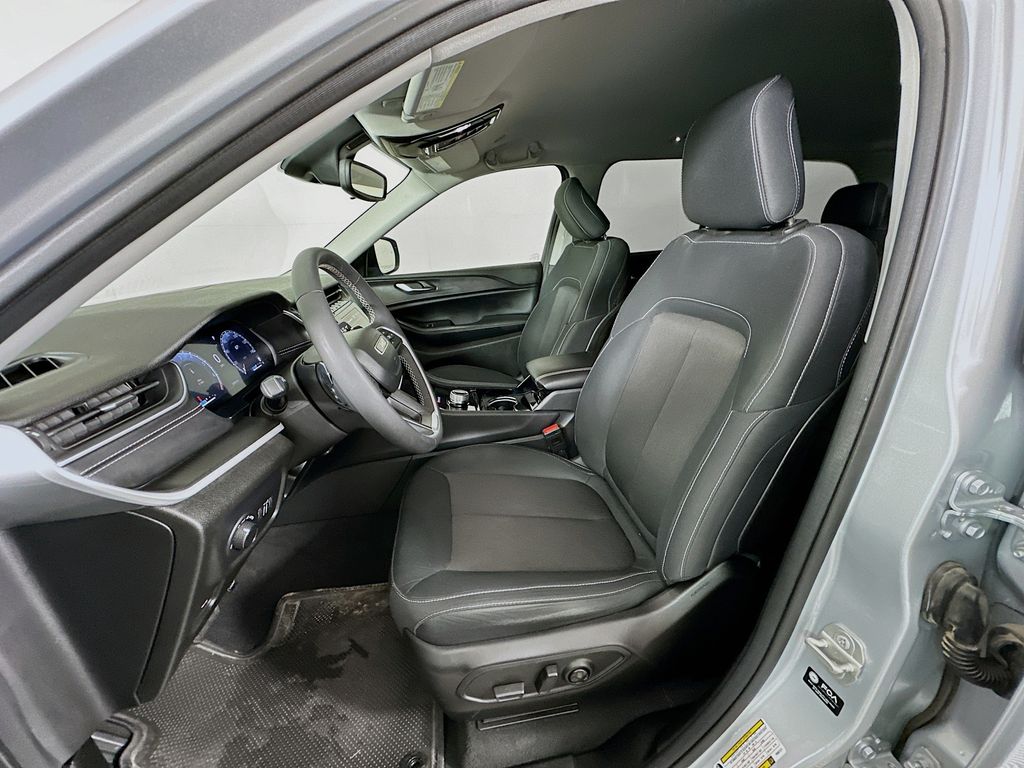 Thumbnail: 2023 Jeep Grand Cherokee - 20