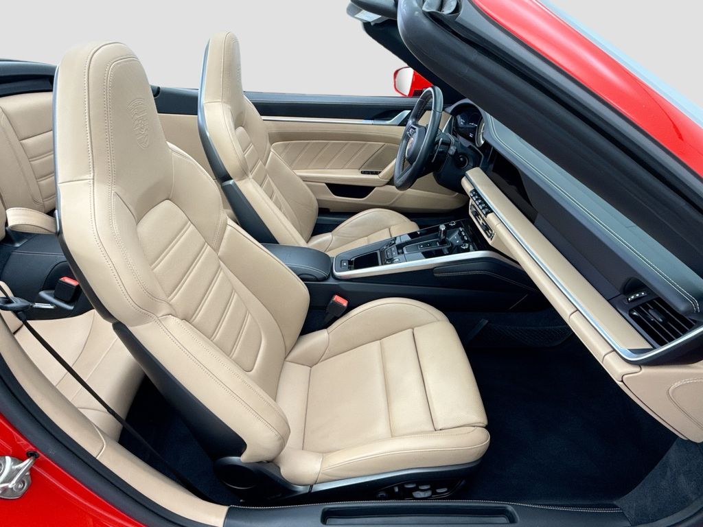 Thumbnail: 2022 Porsche 911 - 26