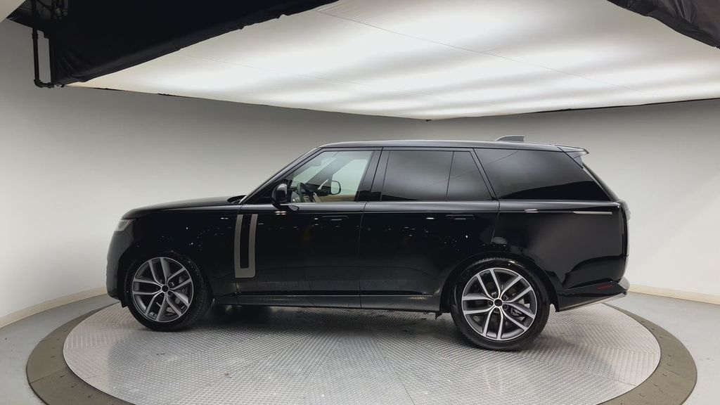 Thumbnail: 2026 Land Rover Range Rover - 5