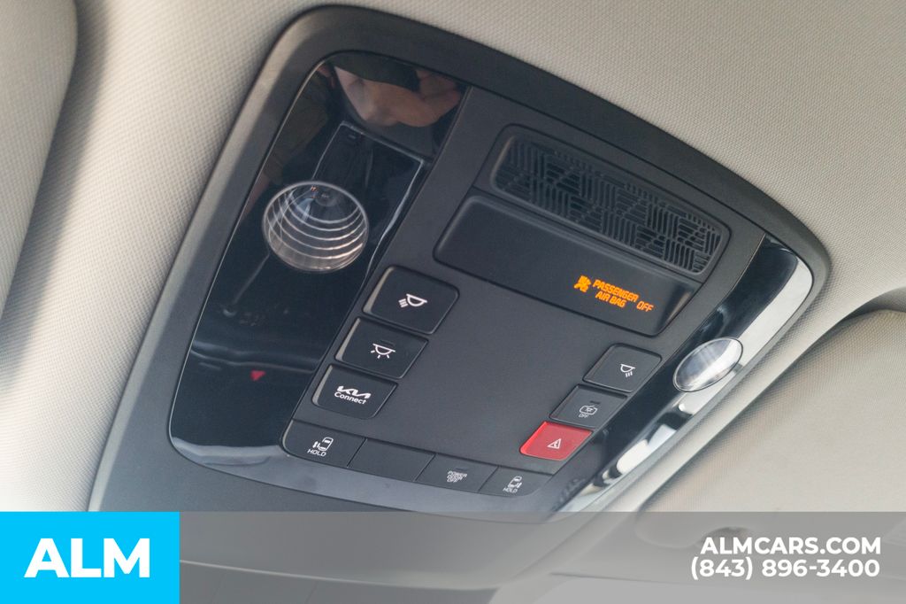 Used 2025 White Kia LXS image 36