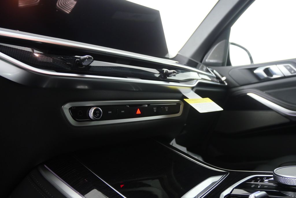 Thumbnail: 2026 BMW X5 - 21