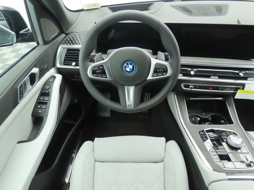 Thumbnail: 2026 BMW X5 - 10