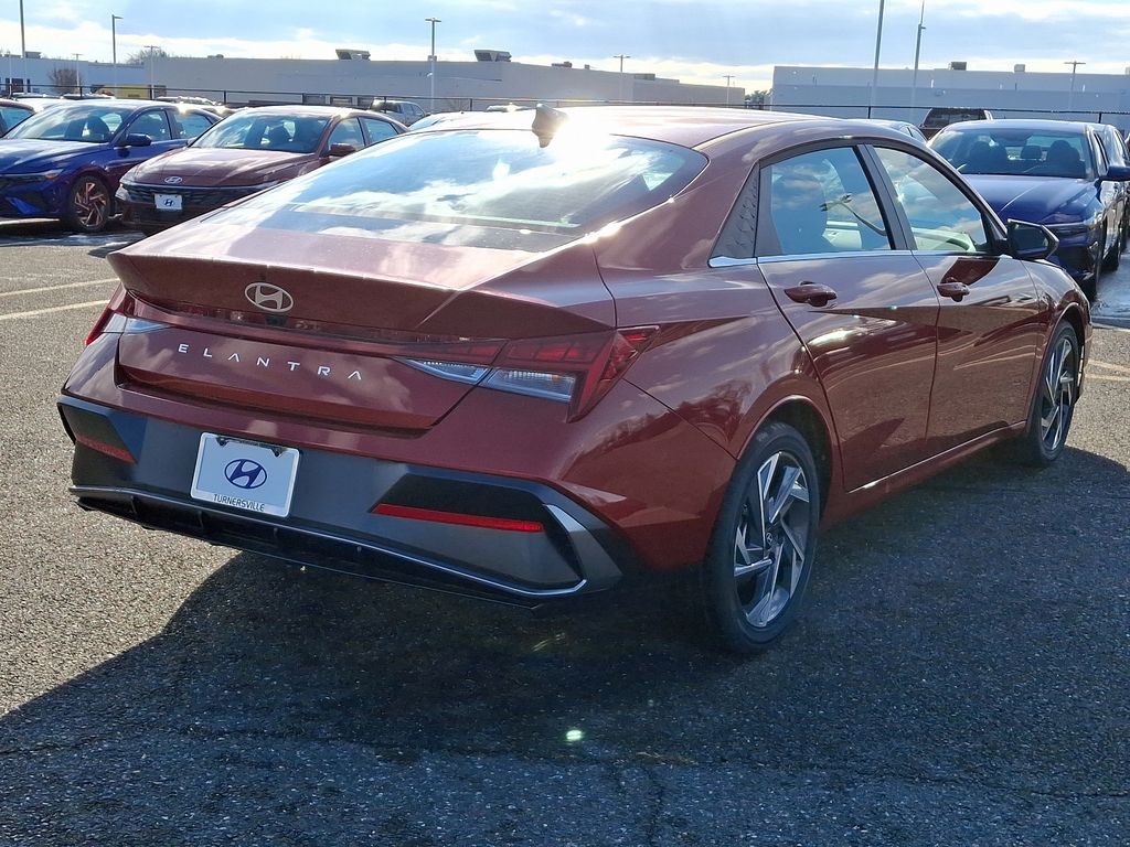 2025 Hyundai Elantra SEL 4