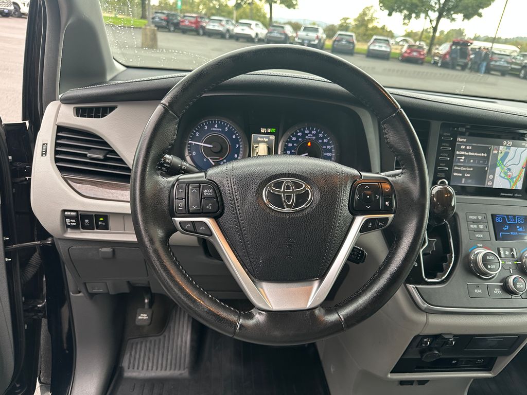 2019 Toyota Sienna XLE Premium