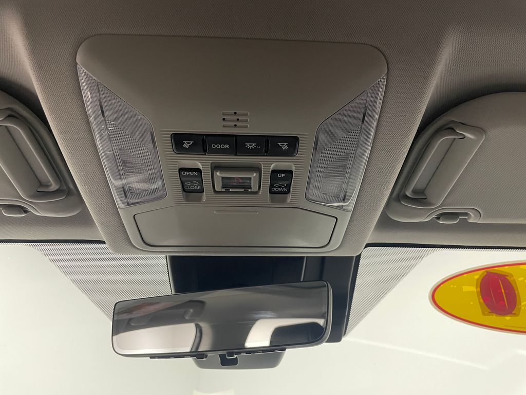 Thumbnail: 2021 Toyota RAV4 - 32