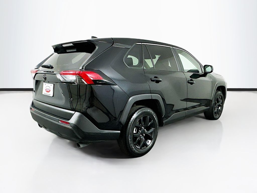 2023 Toyota RAV4 LE 5