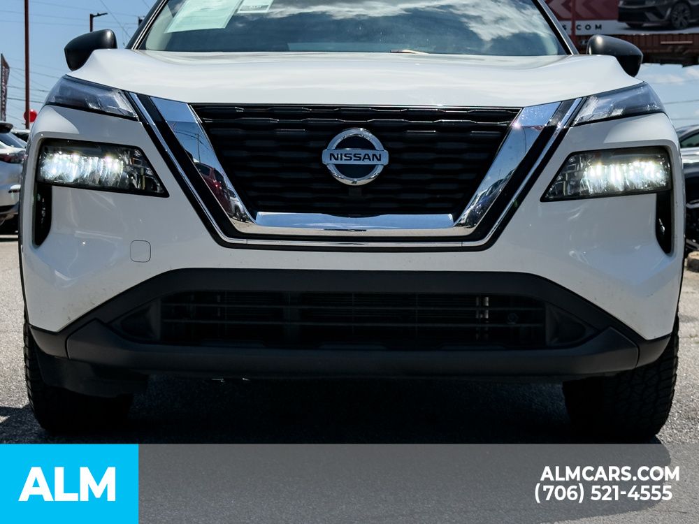 Used 2021 White Nissan S image 6
