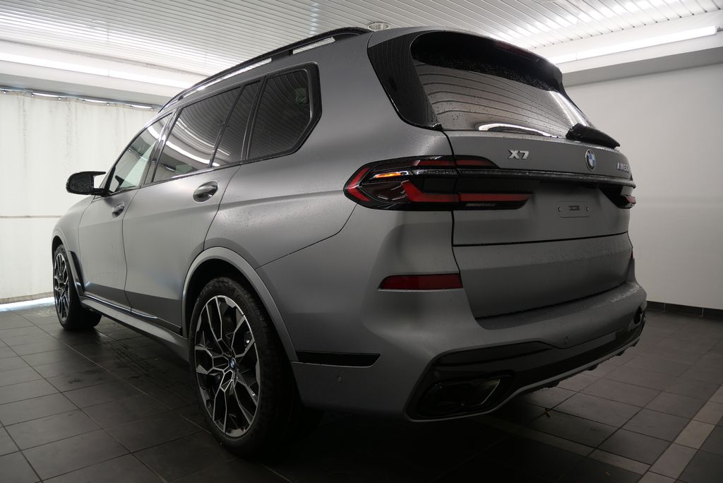 2025 BMW X7 M60i 5