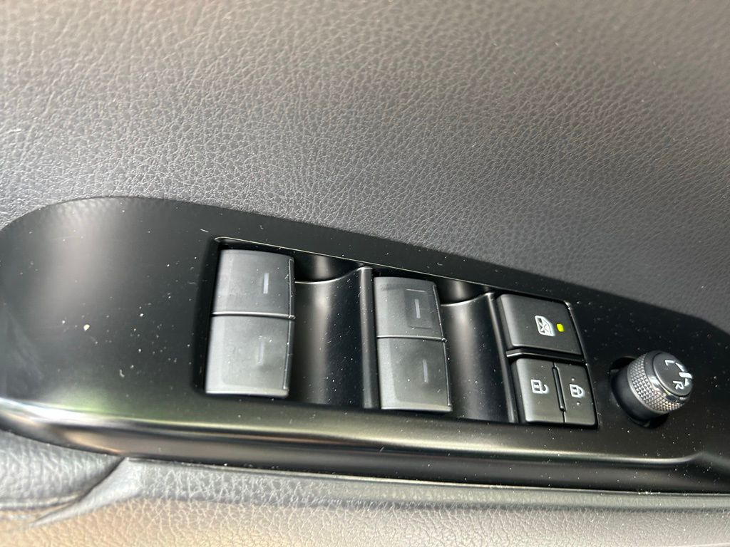 2025 Toyota Camry XSE 23