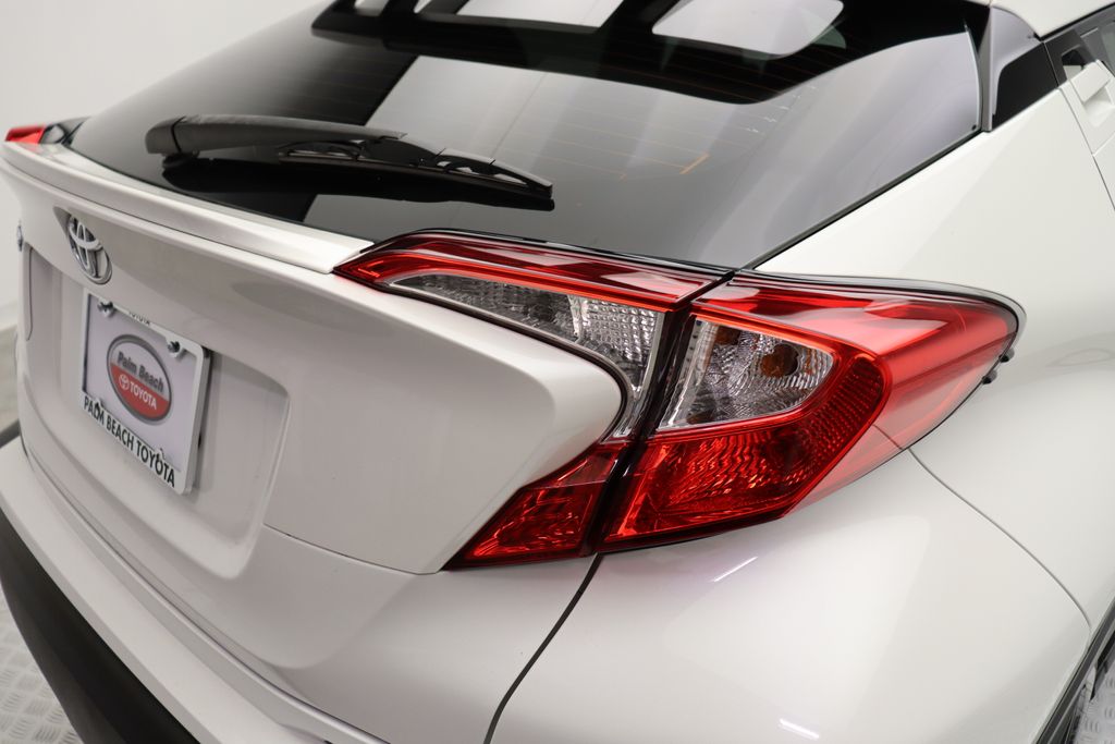 2020 Toyota C-HR XLE 9