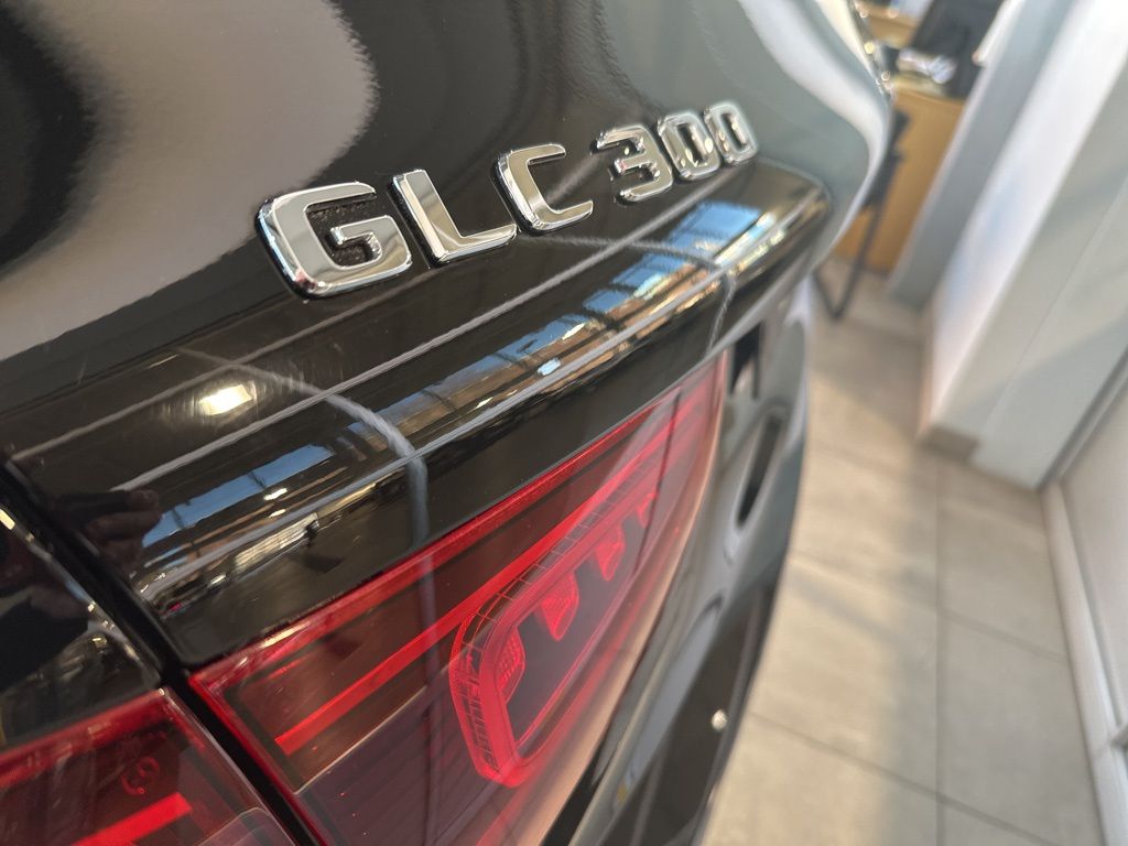 2021 Mercedes-Benz GLC GLC 300 29