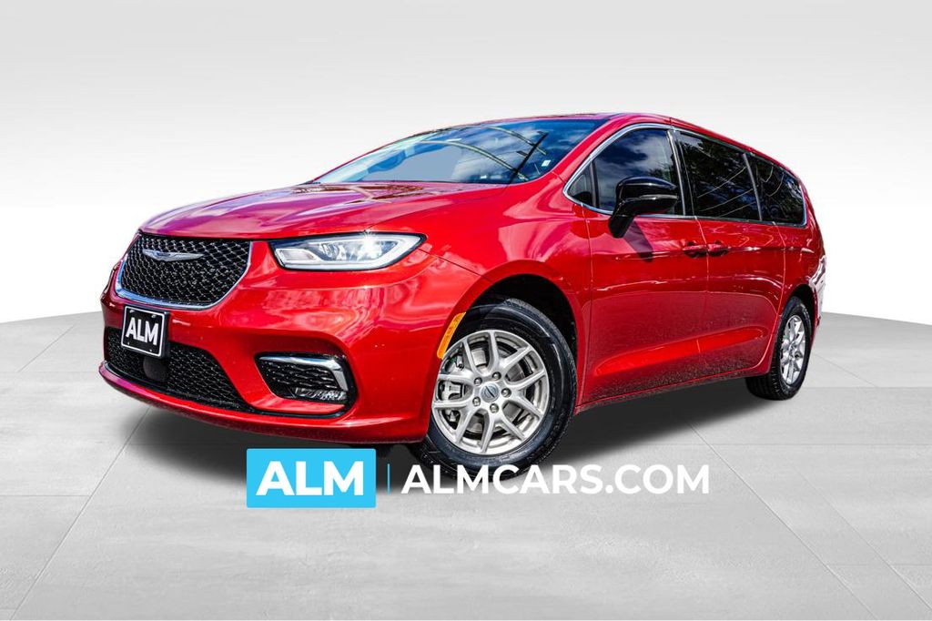 2024 Chrysler Pacifica Touring L's photo