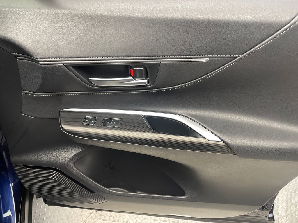 2021 Toyota Venza XLE 14