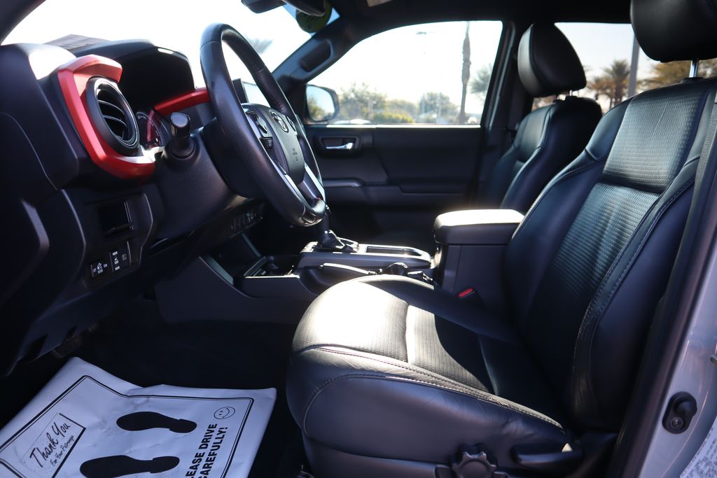 Thumbnail: 2019 Toyota Tacoma - 18