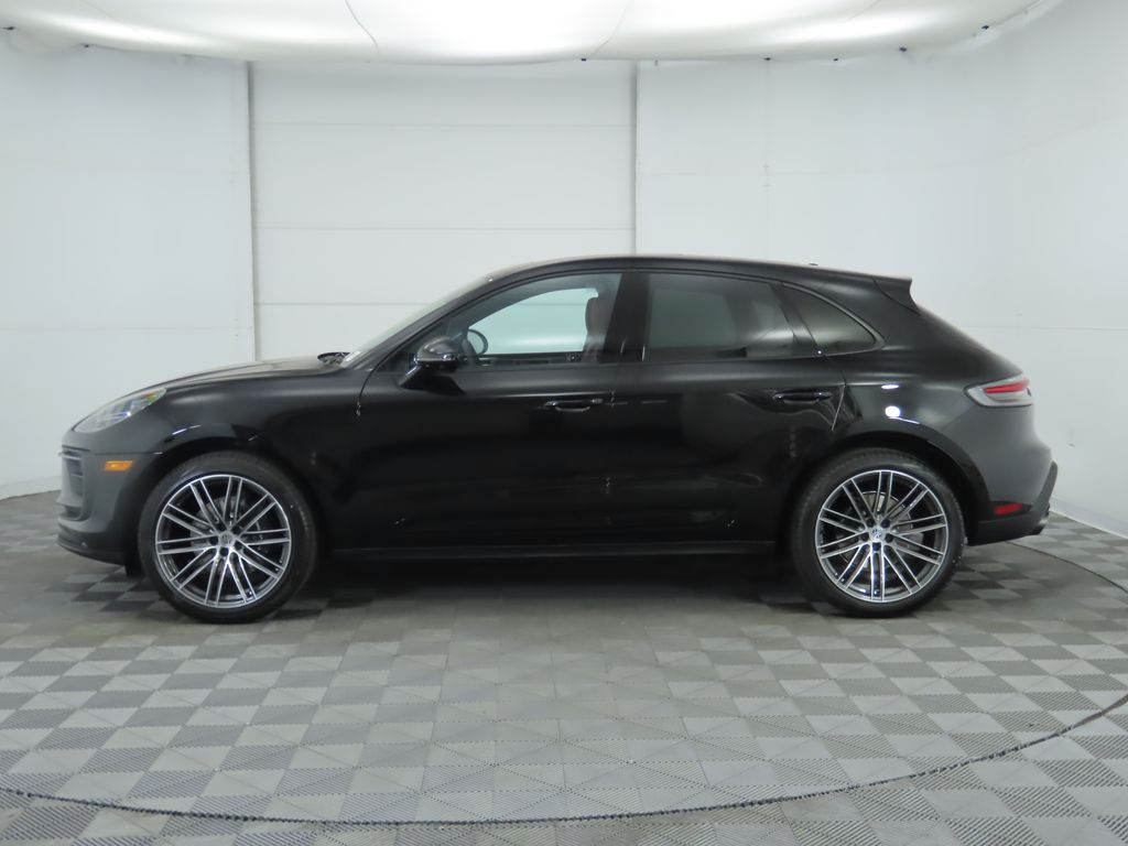 Thumbnail: 2025 Porsche Macan - 2