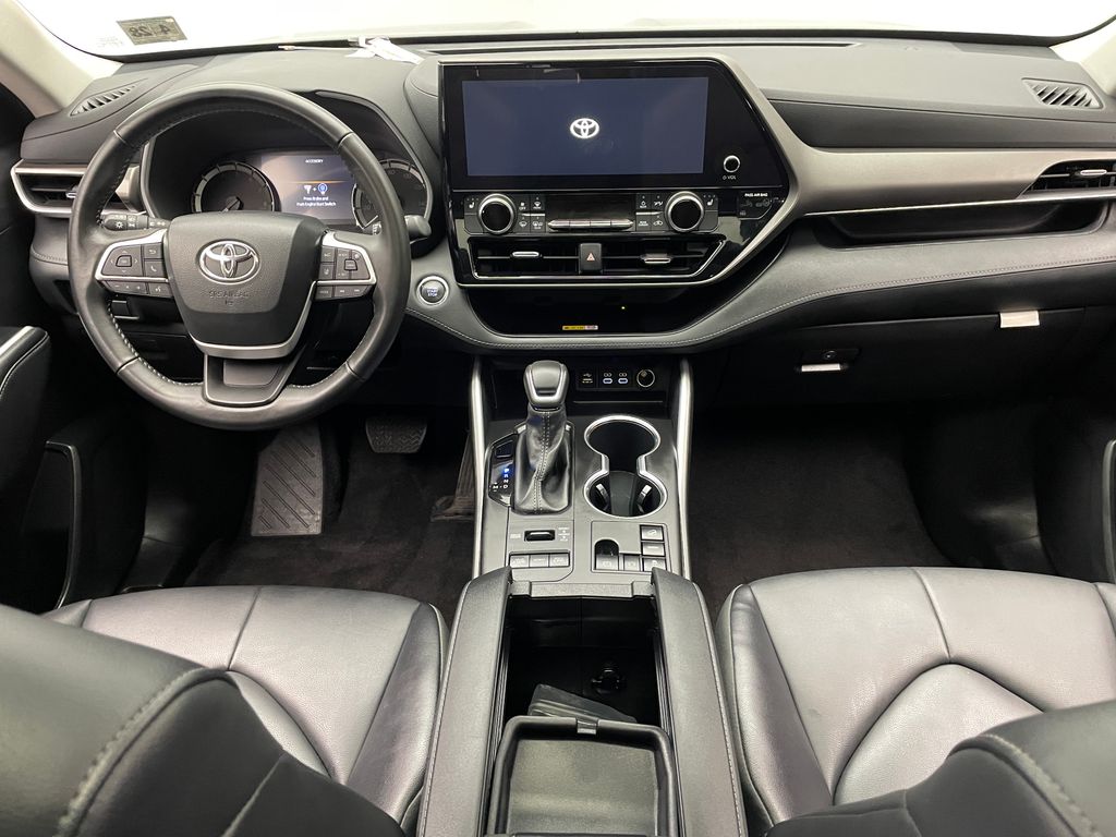 Thumbnail: 2023 Toyota Highlander - 29