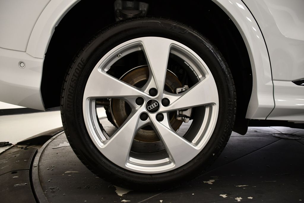 Thumbnail: 2025 Audi Q5 - 15