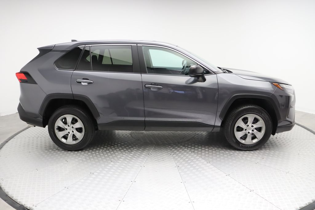 2023 Toyota RAV4 LE 7