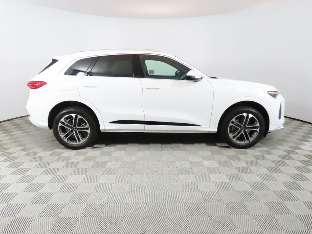 Thumbnail: 2025 Audi Q5 - 6