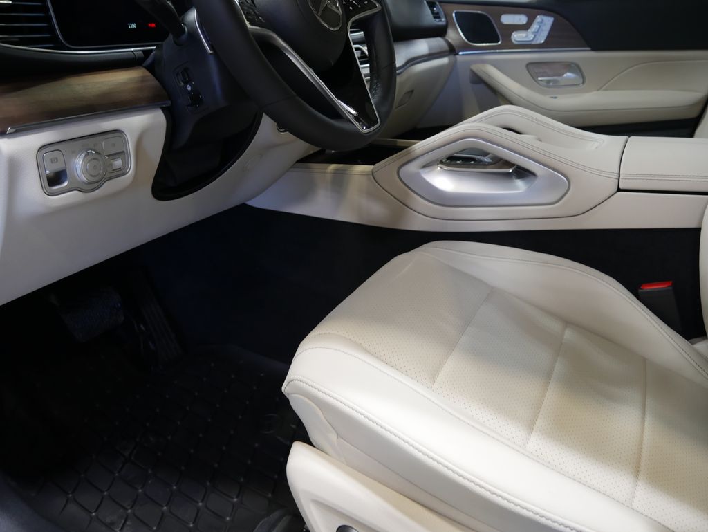 Thumbnail: 2026 Mercedes-Benz GLE - 19