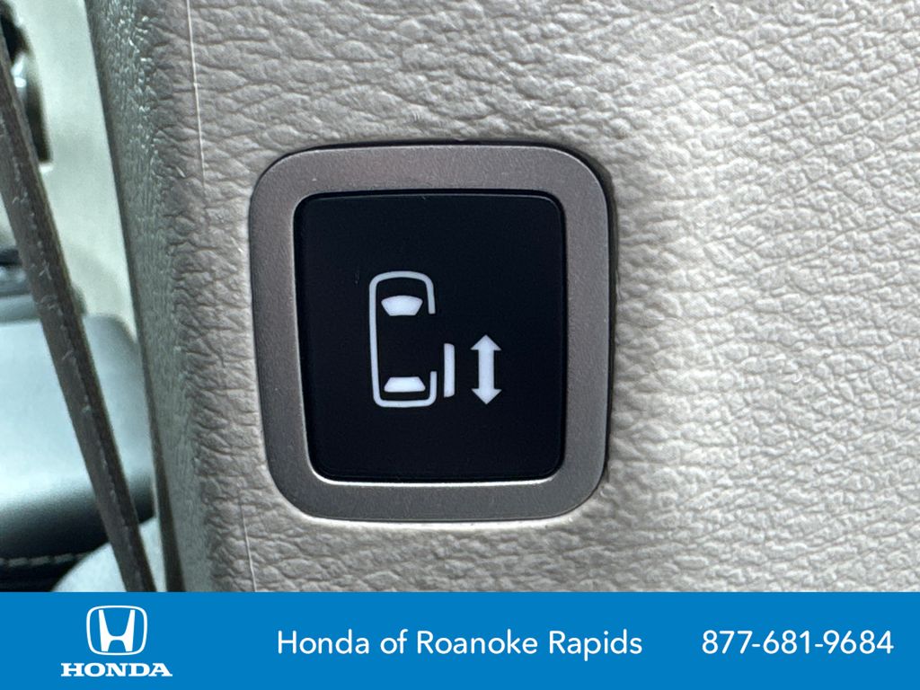 Used 2023 Chrysler Pacifica Hybrid Van