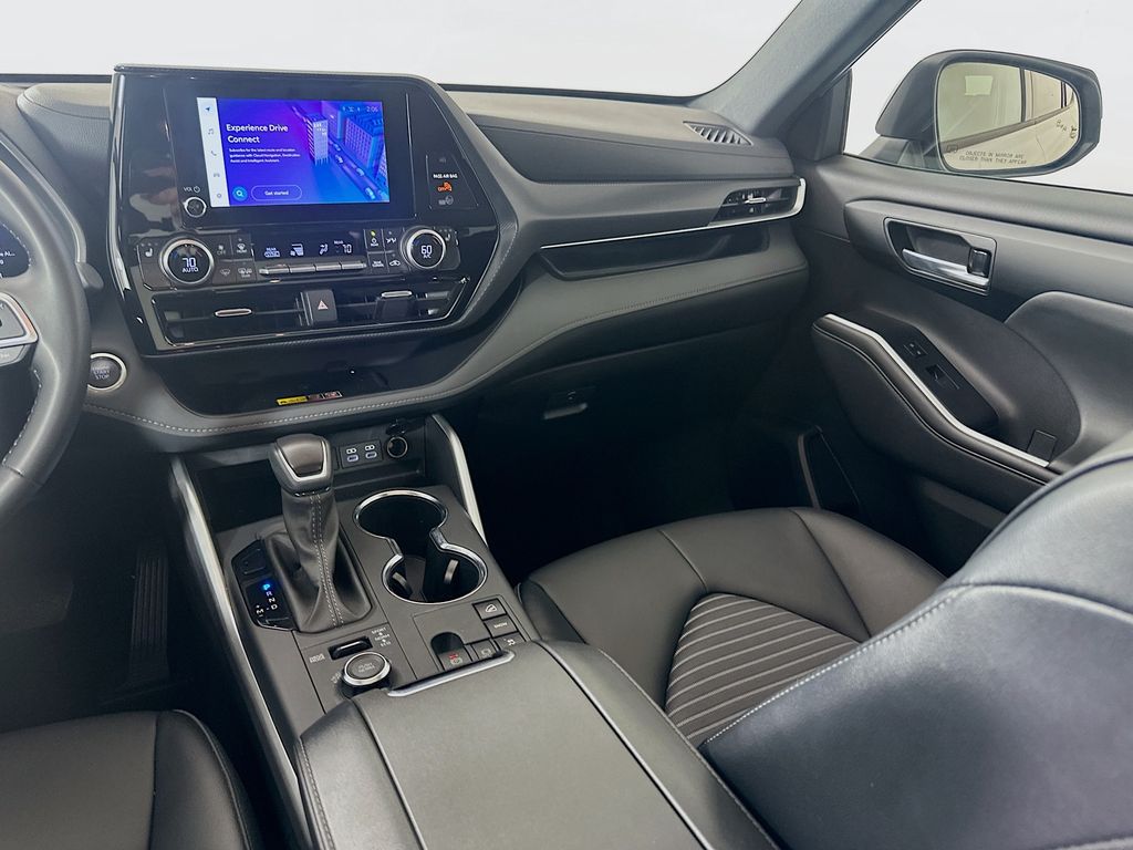 Thumbnail: 2025 Toyota Highlander - 24