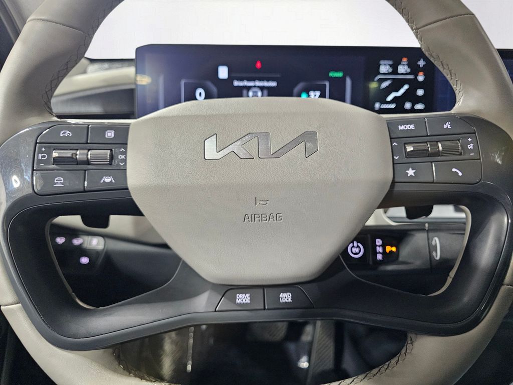 Used 2024 Gray Kia Wind image 23