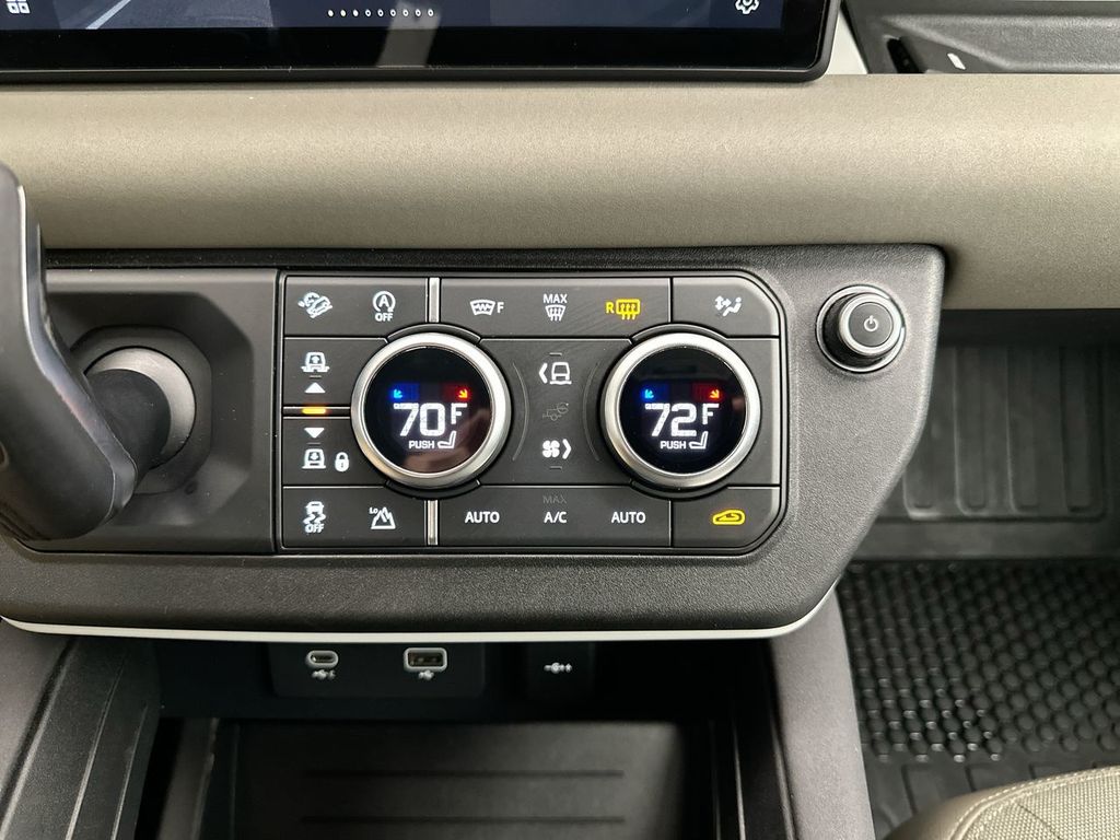 Thumbnail: 2020 Land Rover Defender - 12