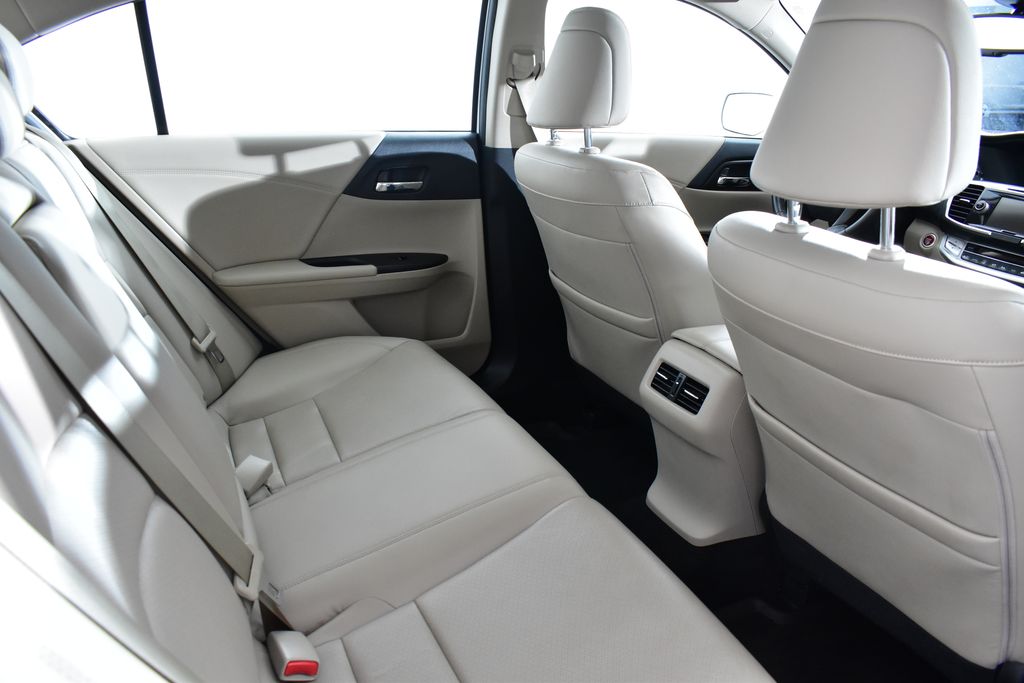 2015 Honda Accord EX-L 31