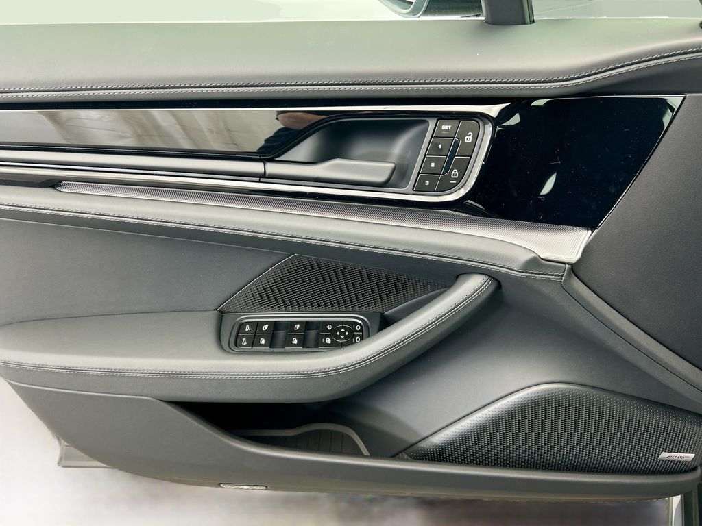 Thumbnail: 2026 Porsche Panamera - 25